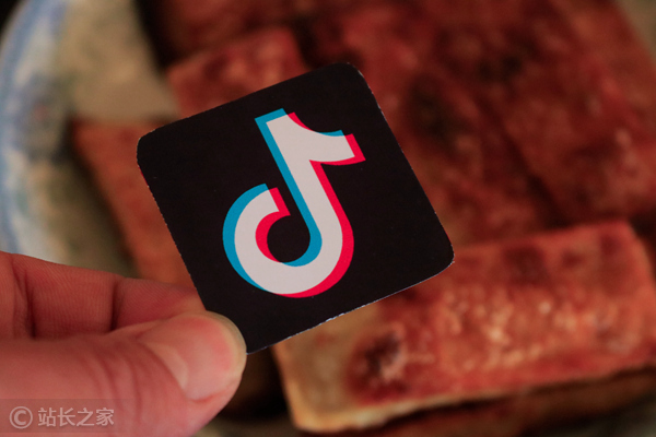 抖音启动AI仿冒专项治理:严禁使用AI技术伪造名人带货